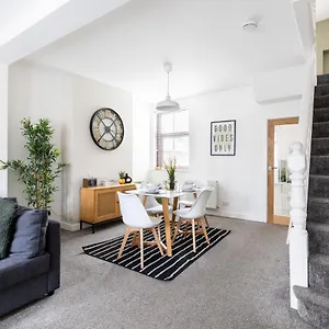 Holiday home Levi By Koya Homes - 3-bedroom Home, Downtown Cardiff, Free Parking, Cardiff