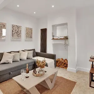 Holiday home The Bay Escape -lovely 3bd House, Cardiff